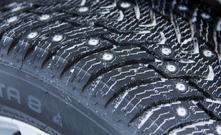 Illustration for article titled Your Annual Reminder That in the Debate Between AWD and Winter Tires, A Brain Wins.
